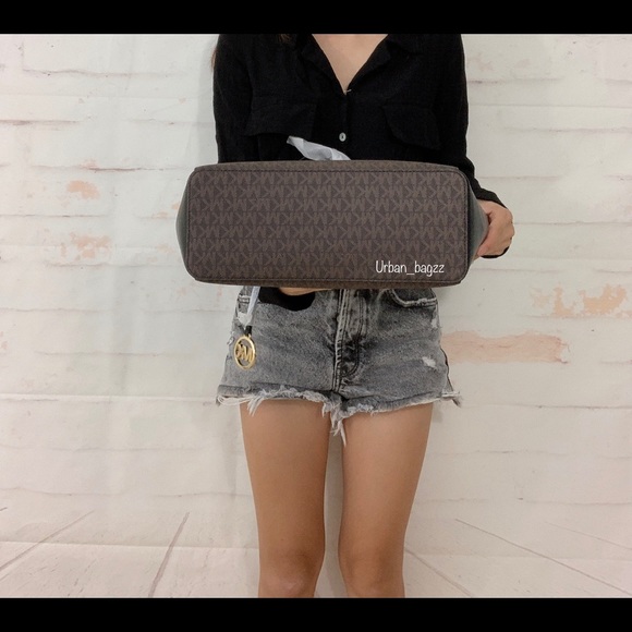 Michael Kors Charlotte Large Top Zip Tote - Picture 4 of 10